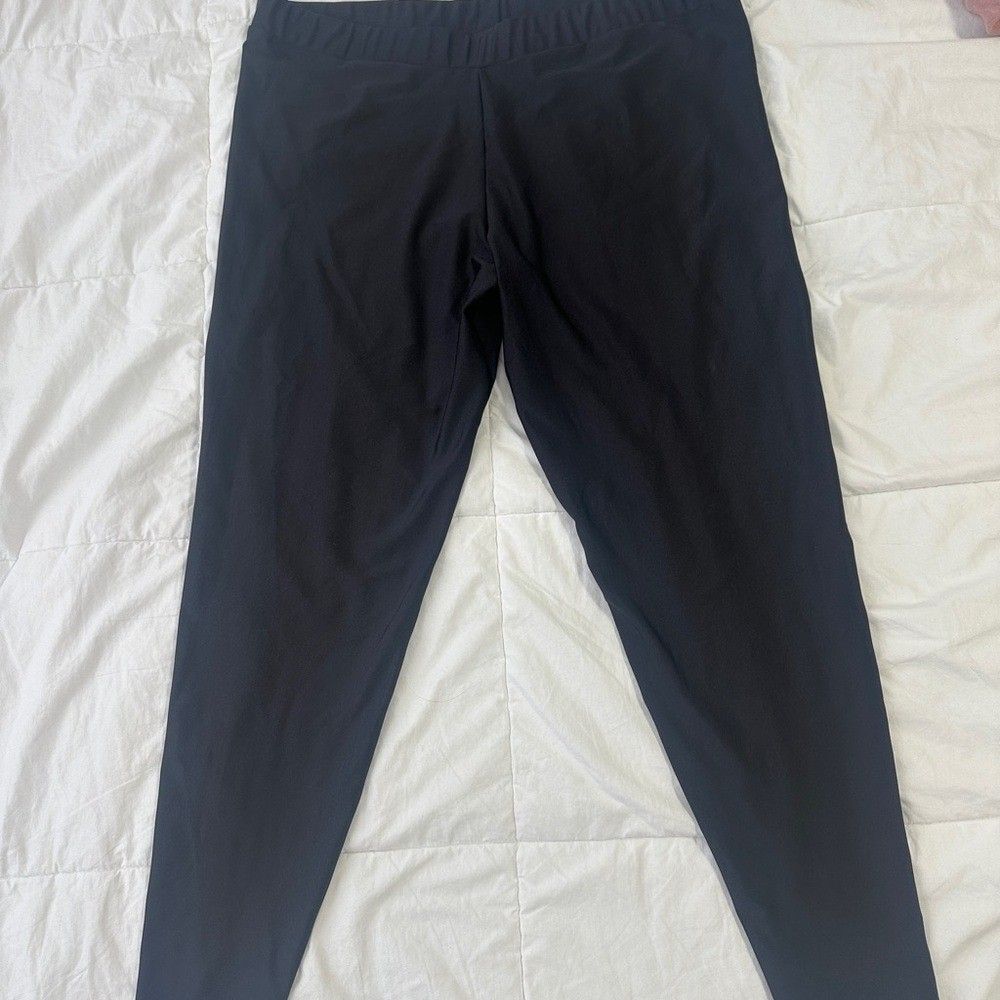Women's Black Leggings - Gisela Ramirez